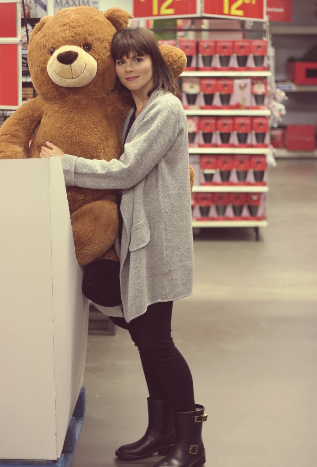 Giant Teddy Bear, Sequinned H&M Cat Shirt, Shein Grey coat, Club Monaco Leggings, Holiday Shopping 