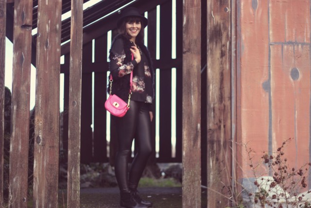 Hue Faux leather leggings, Club Monaco Feather Vest, Vera Moda Floral Top, Tilley Vintage Cloche Hat, neon pink bag from Target 