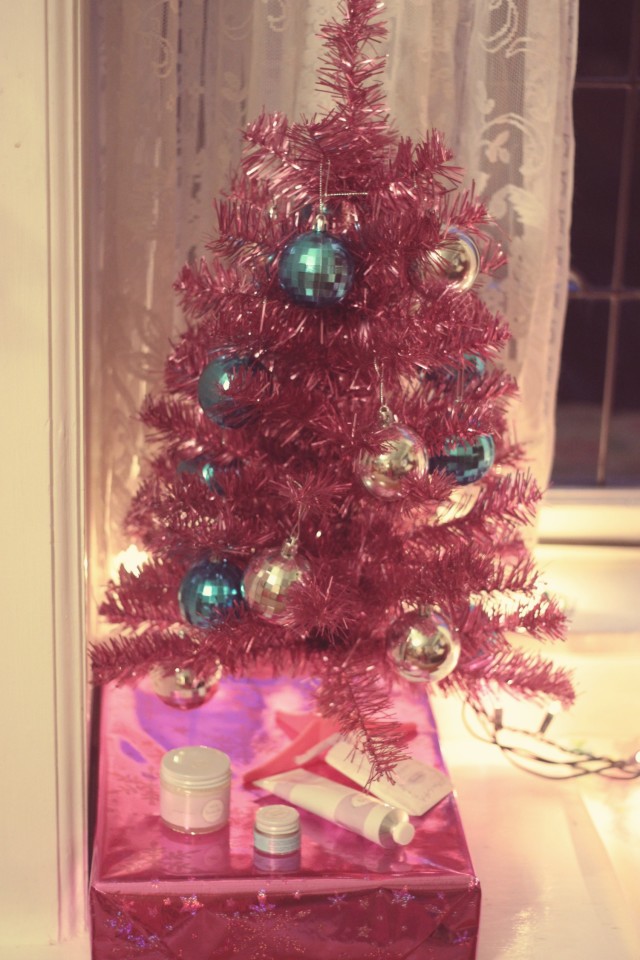 Frilly Lilly Gift Ideas, Pink Christmas tree, DIY Mason Jar Snow Globes, Pink Christmas Pjs, Christmas Pedicure 