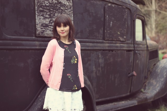 H&M Pink Cardigan, H&M Floral Blouse, Club Monaco white lace skirt, Spring Fashion, Vintage Car, Fashion Blogger