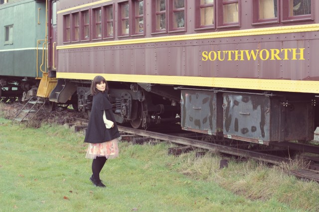 Shabby Apple Tulle Skirt, H&M black Cape, H&M Victorian Blouse, Vintage Train, steam train, fashion blogger, romantic fashion 