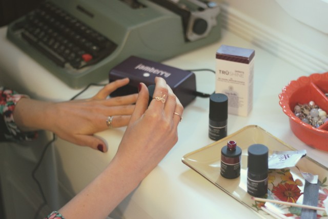 Jamberry TrueShine Gel Enamel System, At Home Gel Nails, Jamberry Review, Vintage teal typewriter, vintage dressing table, mini gol d stackable rings, Fashion blogger