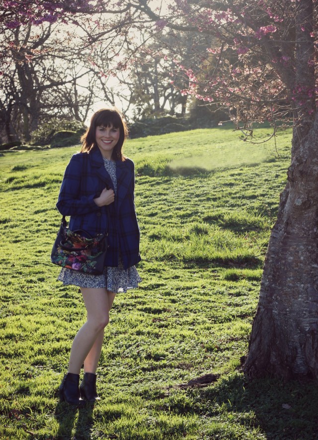 Old Navy, Elliot Lucca, Spring Fashion, Fashion Blogger, Mixing prints, Floral Dress, Vintage Fashion, Cherry Blossoms, floral bag, mixing prints