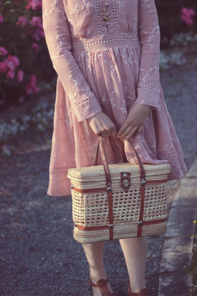 Chic Wish, Bill Skinner, vintage fashion, fashion blogger, summer fashion, summer dress, pink sun dress, picnic basket