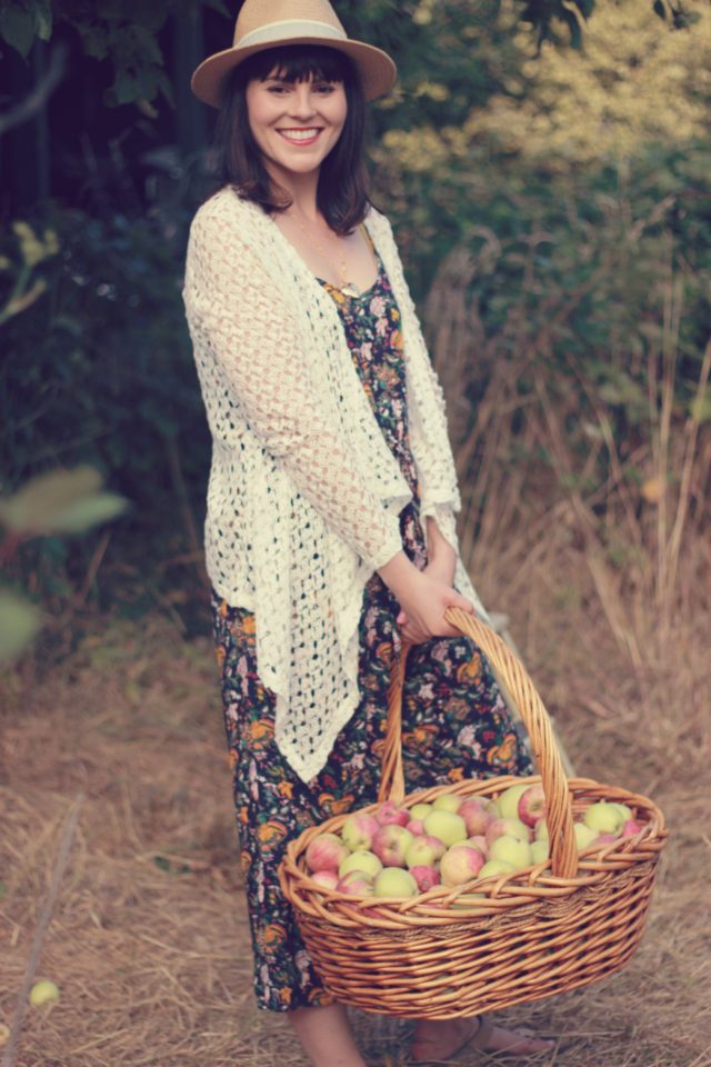 Apple Picking, California Moonrise, Vintage, Fashion, Blogger, Fall Fashion, Floral romper, straw fedora