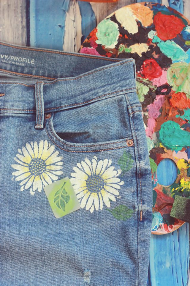 #fearnomess, #stylebymethod, DIY Hand Painted Jeans, Method Laundry Detergent , floral jeans,
