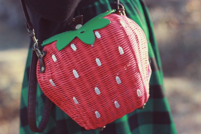 Ola Dubois, Zaful, Strawberry Straw Bag, Gigham and polka dots, Fall Fashion,