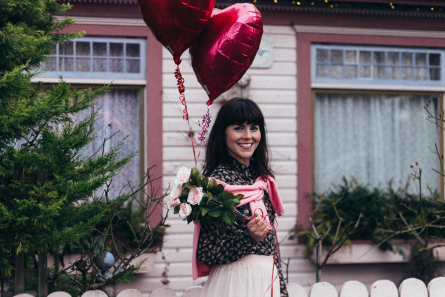 Valentine's Day, H&M, Pink, Tulle Skirt, Date night, Floral Blouse, Vintage, Heart Balloons