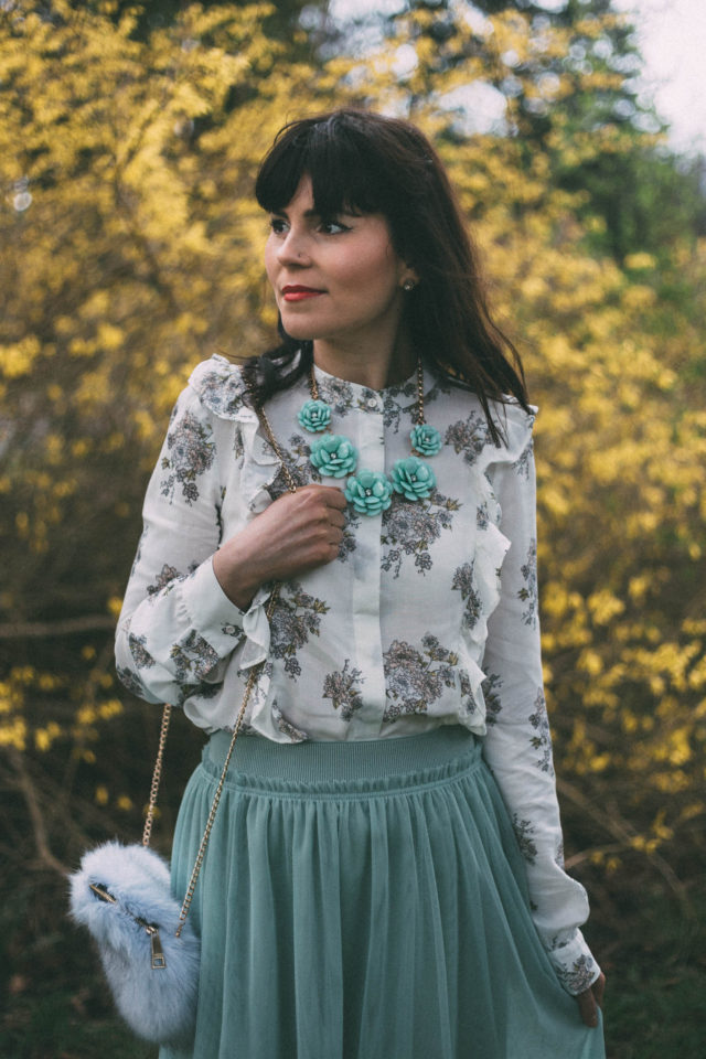 H&M, Floral Blouse, Mint Green, Tulle Skirt, Faux Fur Bag, Chic Wish, Spring Fashion, Vintage, Midi Skirt