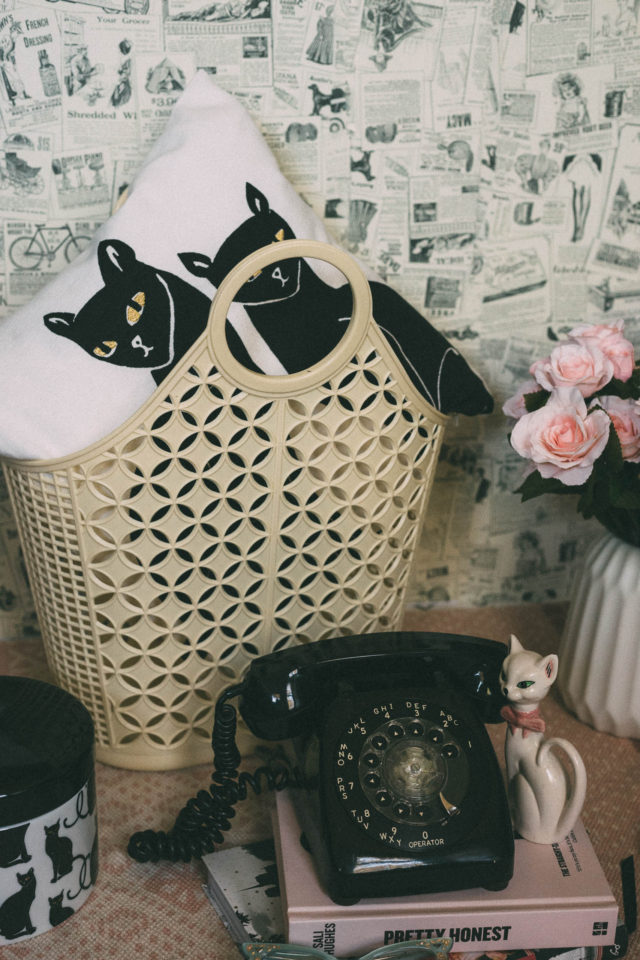 H&M Jacquard-patterned Bath Towel, H&M Jacquard-patterned Hand Towel, H&M Jacquard-patterned Hand Towel, Black/cat. Guest towels, H&M Bath Mat, H&M Ceramic cat motif bowl, cat place, cat motif mug, H&M home, H&M Porcelain Cake Box, H&M Textured Vase, H&M Patterned Cotton Rug, cat cushion cover, vintage, home, decor,