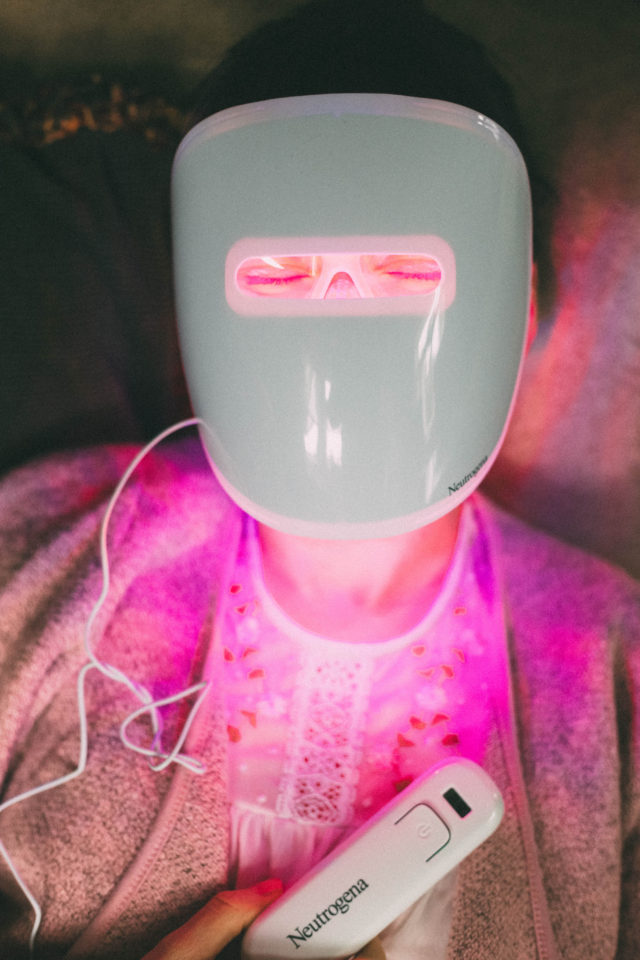 NEUTROGENA Light Therapy Acne Mask, Acne, cure, Review, Light Therapy, Beauty, Skin
