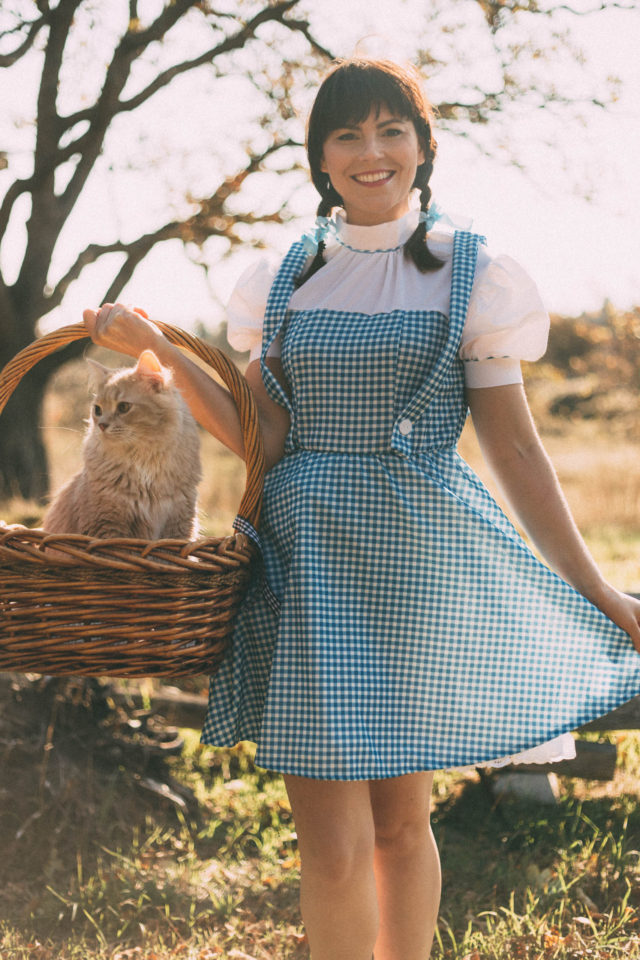 Wizard of Oz, Dorthy, Costume, Halloween, vintage, toto, idea, DIY, vintage, retro, costume, cat costume, idea