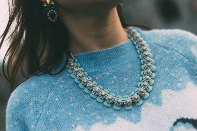 Victoria Emerson, Bronze Purple and Turquoise Statement Necklace, Silicone Powder Blue Floral Statement Necklace by: Victoria Emerson, Multicolor Geometric Statement Earrings, Statement Jewellery, H&M Pleated Tulle Skirt, Christmas Sweater, Holiday outfit ideas, Christmas fashion