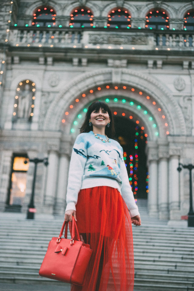 Victoria Emerson, Bronze Purple and Turquoise Statement Necklace, Silicone Powder Blue Floral Statement Necklace by: Victoria Emerson, Multicolor Geometric Statement Earrings, Statement Jewellery, H&M Pleated Tulle Skirt, Christmas Sweater, Holiday outfit ideas, Christmas fashion