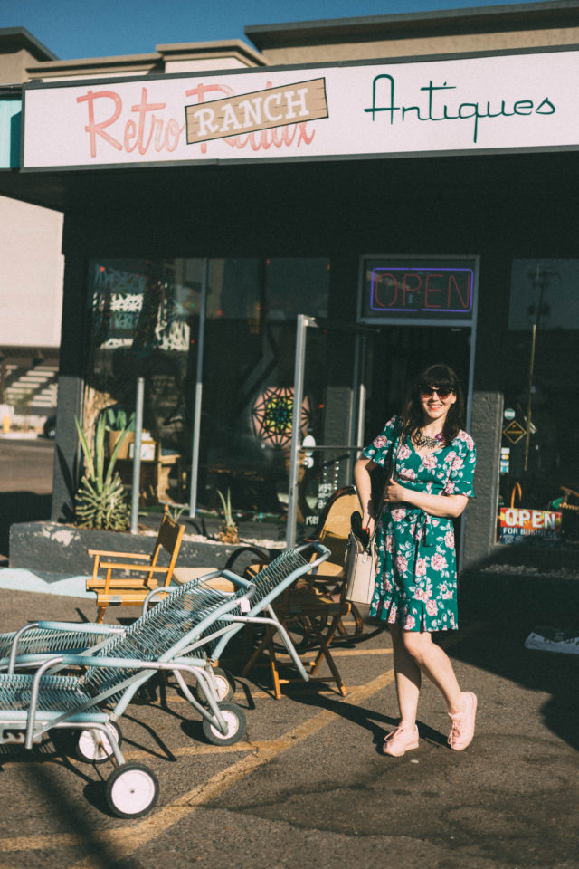 Vintage Phoenix, City Guide, Shopping, Vlog, Retro, fashion, thrifting, antiques, style, blogger, dress, The Brass Armadillo Antique Mall, Sprinkles Cupcakes ATM, Sugar Bowl Diner, Jerome Arizona, Cottonwood,