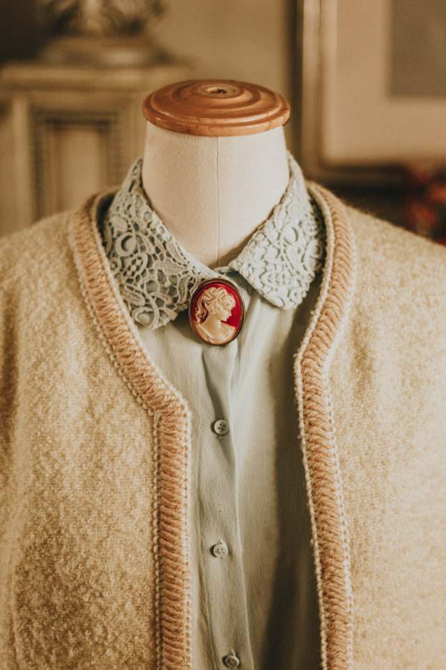 How to style vintage brooches, how to wear vintage brooches, vintage brooches, collection