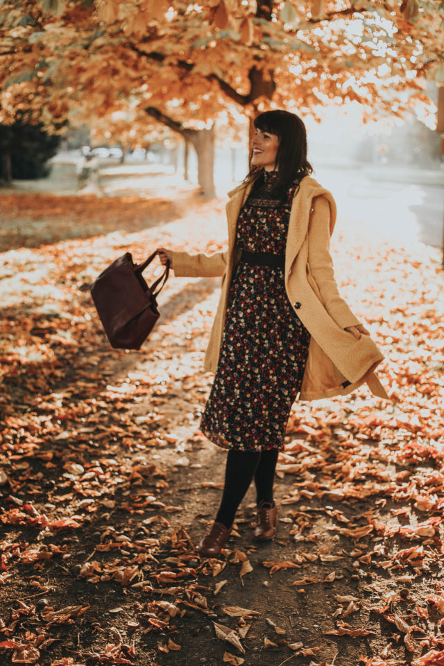 Modcloth, Anna Sui, ModCloth x Anna Sui Thriving Style Midi Dress, Once Upon a Thyme Hooded Coat in Mustard, Perf Doing Well Oxford Heel, What's Inside That Counts Purse, Vintage inspired fashion, fall fashion, vintage style, vintage blogger