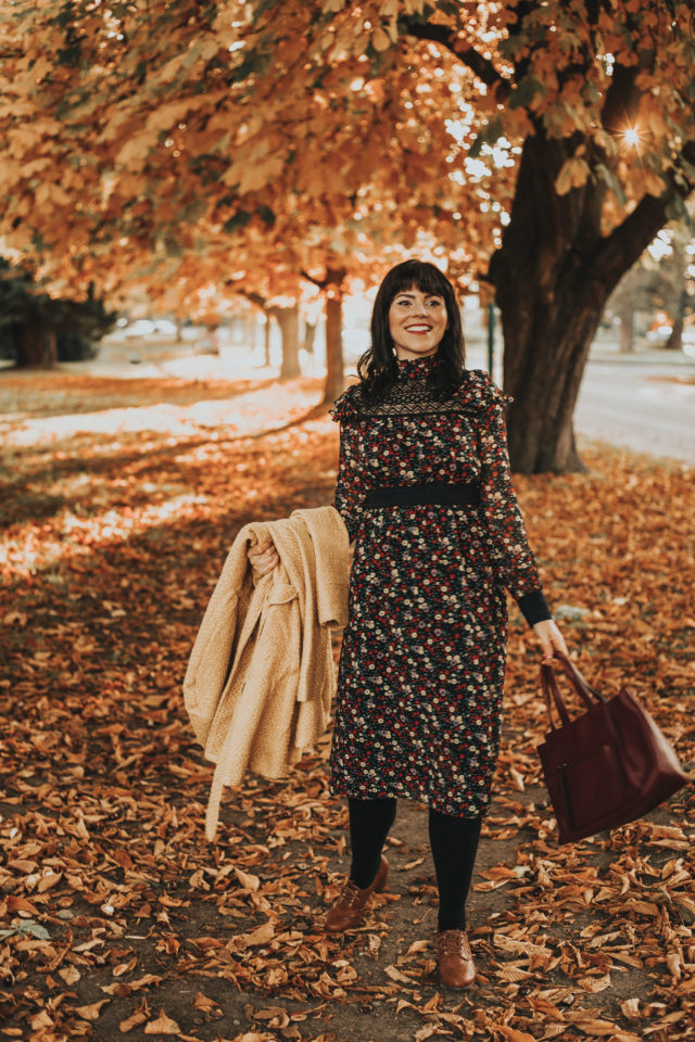 Modcloth, Anna Sui, ModCloth x Anna Sui Thriving Style Midi Dress, Once Upon a Thyme Hooded Coat in Mustard, Perf Doing Well Oxford Heel, What's Inside That Counts Purse, Vintage inspired fashion, fall fashion, vintage style, vintage blogger