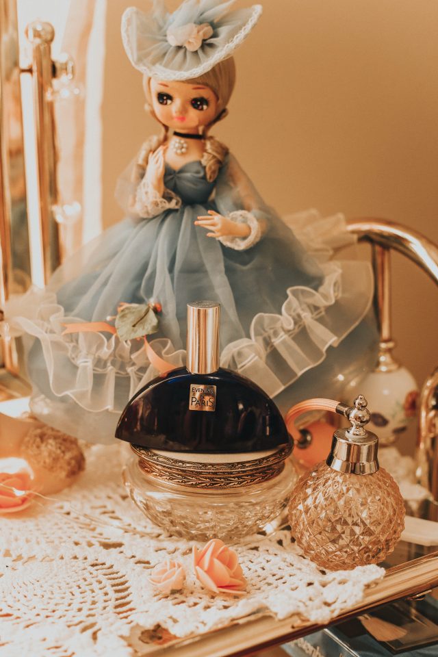 Vintage perfumes you can still buy today, vintage fragrances, vintage perfumes, 4711 cologne, Estee Lauder Youth Dew, Florida Water, Evening win Paris, Miss Dior 1947, Nina Ricci L'Air du Temp, Blue Waltz, Chanel No 5., Charlie by Revlon, Vintage cosmetics, vintage cologne,