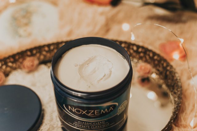 4 vintage cold creams that you can still buy today, Ponds Cold Cream cleanser Review, Vintage Ponds, vintage Noxzema, Vintage Jergens Cleansing Cream, Merle Norman Cleansing Cream, how to use Cold Cream, 1950s beauty routine, vintage cleansing routine