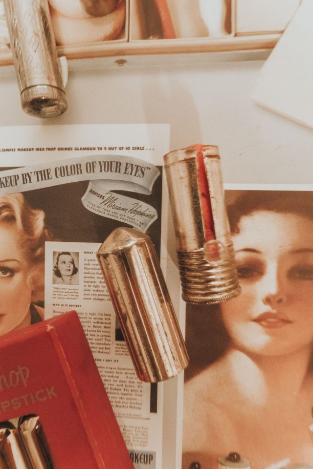 1930s cosmetics, 1930s beauty products, the history of cosmetics in the 1930s. 1930s makeup. 1930s lipstick