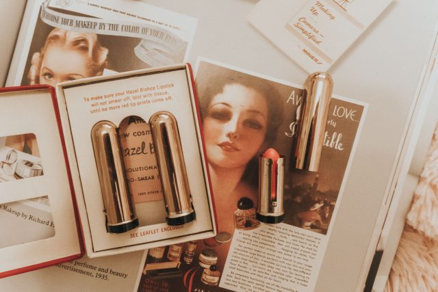 1930s cosmetics, 1930s beauty products, the history of cosmetics in the 1930s. 1930s makeup. 1930s lipstick