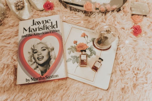 Jayne Mansfield, Jayne Mansfield biography, Jayne Mansfield Beauty products, Jayne Mansfield favourite perfume, 1950s sex symbol