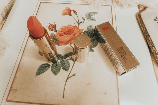 Jackie Kennedy's Favorite Beauty products that you can still buy today., Jackie Kennedy Makeup, Jackie Kennedy Beauty secrets, Jackie Kennedy, Jackie Kennedy perfume, Jackie Kennedy style icon, Jackie Kennedy Erno Lazlo, Jackie Kennedy hair care, Jackie Kennedy lipstick,