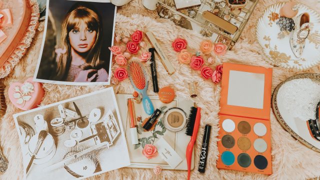 Pattie Boyd's Beauty Box, Pattie Boyd, Pattie Boyd Makeup Tutorial, Pattie Boyd Eye makeup tutorial, 1960s makeup tutorial 