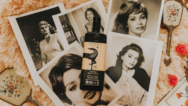 Sophia lorens, Sophia loren's favorite beauty products, Sophia Loren beauty routine, Sophia Loren beauty secrets, Sophia Loren skincare routine, Sophia Loren perfume 