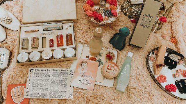 long lost beauty brands, vintage beauty brands, vintage makeup, studio girl cosmetics, popular 1950s makeup brands, 1950s makeup, 1960s makeup, vintage makeup, vintage cosmetics, vintage beauty products 