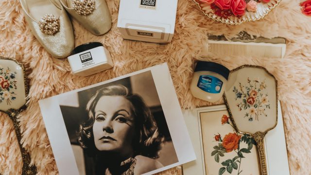 Greta Garbo's favorite beauty products that you can still buy today, Greta Garbo, od Hollywood, 1930s makeup, Greta Garbo Perfume, Old Hollywood glam, 