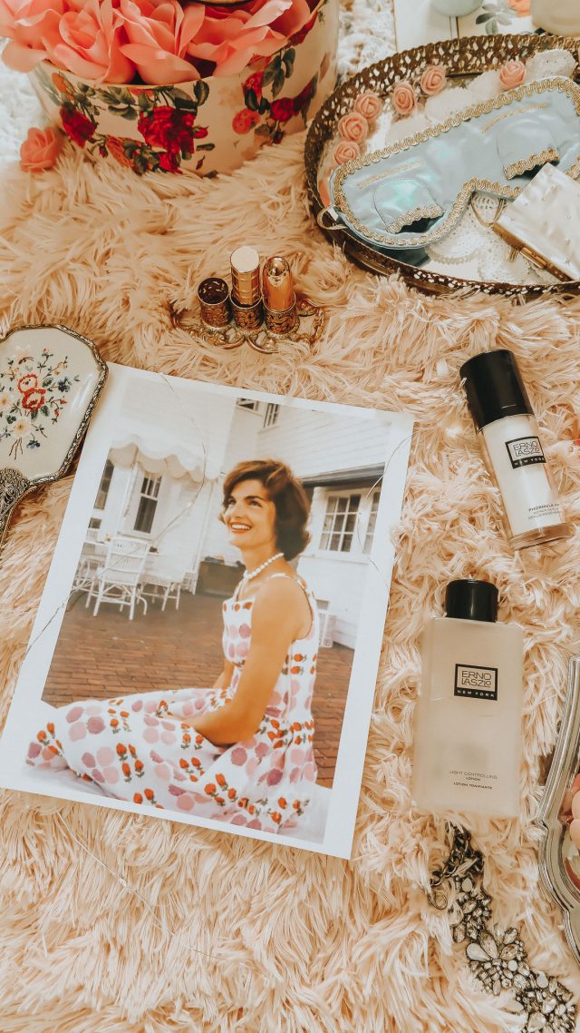 Jackie kennedys skincare routine revealed, Jackie Kennedy Erno Lazlo, Jackie Kennedy beauty secrets. Jackie kennedy's favorite beauty products 