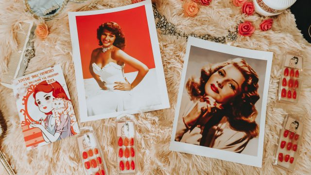 History of the red manicure, resuseable pop on manicure, old hollywood red nails, red pop on manicure, old hollywood inspired manicure, the most iconic red manicures in hollwyood history, rita hayworth nails, 