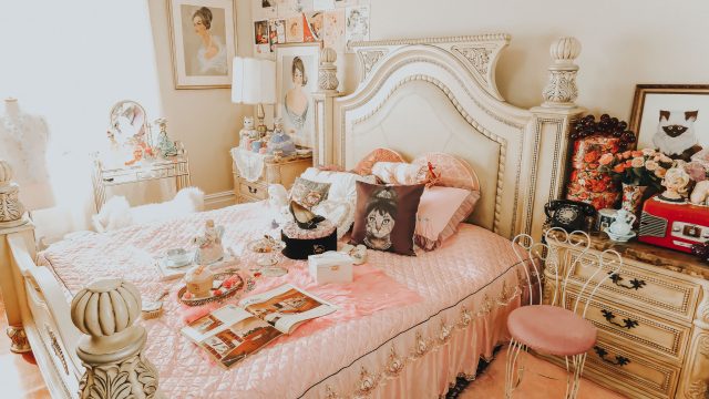 1950s bedroom makeover, 1950s bedroom decor, 1950s pink bedroom, 1950s decor, pink 1950s decor, wish haul, wish decor 